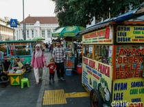 Trotoar Kota Tua Dipenuhi PKL, Akses Pejalan Kaki Menyempit di Akhir Libur Sekolah