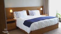 Vila ini memiliki 6 kamar tidur, helipad, sauna, ruang pijat, jacuzzi, hingga ruang bawah tanah yang bisa menampung 3.000 botol anggur. Foto: Youtube/Todo Futbol Global