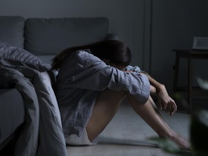 Teringat Hal-hal Memalukan Tiap Mau Tidur? Ternyata Ada Penjelasan Medisnya