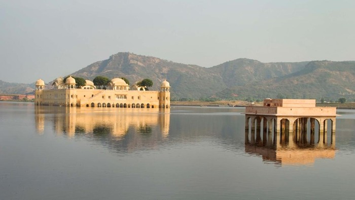 Jal Mahal. (Photo by: Rajeev Sachdeva/IndiaPictures/Universal Images Group via Getty Images)