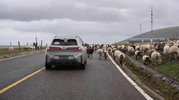 BMW menguji jarak tempuh iX3 di China