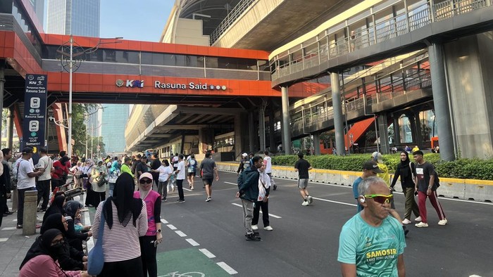 Warga Antusias Olahraga di CFD Rasuna Said: Tak Terlalu Padat-Lebih Adem