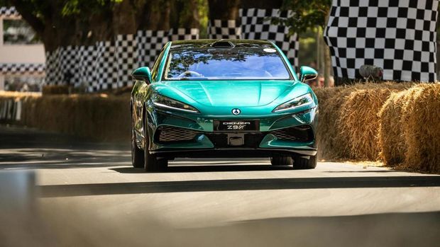 Denza Z9 GT Curi Perhatian di Goodwood Festival of Speed 2026