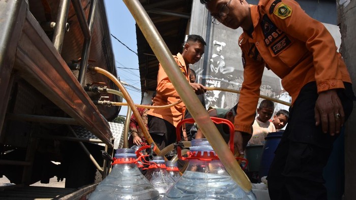 Kekeringan Meluas, Ribuan Warga Jabar Krisis Air Bersih