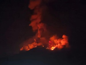 Gunung Karangetang Erupsi, Warga Diminta Jauhi Radius 1,5 Km