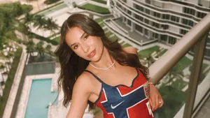 Gaya Perpisahan Pacar Haaland di Piala Dunia, Pakai Dress Bendera Norwegia