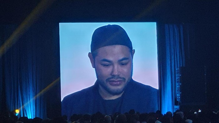 Desainer sekaligus presenter kondang Ivan Gunawan membagikan kisah spiritualnya tentang bagaimana mengenal Tuhan. Hal itu ia dapatkan ketika pulang umrah.