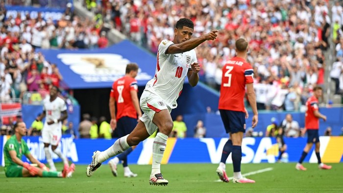 MIAMI GARDENS, FLORIDA - JULY 11: Jude Bellingham #10 of England celebrates scoring his teams first goal during the FIFA World Cup 2026 Quarter Final match between Norway and England at Miami Stadium on July 11, 2026 in Miami Gardens, Florida. (Photo by Hannah Peters - FIFA/FIFA via Getty Images)