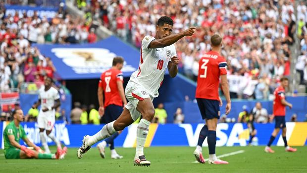 MIAMI GARDENS, FLORIDA - JULY 11: Jude Bellingham #10 of England celebrates scoring his team's first goal during the FIFA World Cup 2026 Quarter Final match between Norway and England at Miami Stadium on July 11, 2026 in Miami Gardens, Florida. (Photo by Hannah Peters - FIFA/FIFA via Getty Images)