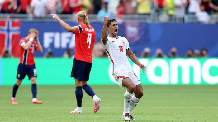 MIAMI GARDENS, FLORIDA - JULY 11: Jude Bellingham #10 of England celebrates scoring his teams first goal during the FIFA World Cup 2026 Quarter Final match between Norway and England at Miami Stadium on July 11, 2026 in Miami Gardens, Florida. (Phot