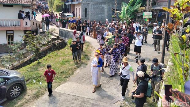 Kemeriahan Festival Lima Gunung XXV di Warangan, Pakis, Magelang, Minggu (12/7/2026). Kemeriahan Festival Lima Gunung XXV di Warangan, Pakis, Magelang, Minggu (12/7/2026).