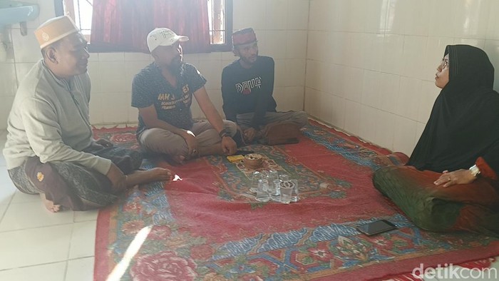 Ketua Komisi Pemberdayaan Perempuan Keluarga dan Remaja  Majelis  Ulama Indonesia (MUI ) Kabupaten Sampang Anik Amanillah
