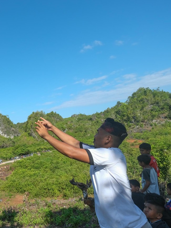 Layang-layang Kaghati Kolope Terbang di Langit Muna