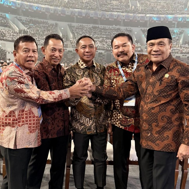 Potret 5 Pimpinan Lembaga Curi Perhatian, Kompak Berbatik di Harkopnas