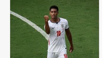 Jude Bellingham benar-benar menjadi bintang Inggris. Foto: X.com