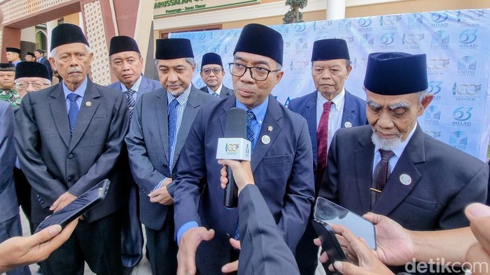 Menristekdikti saat berada di Pondok Gontor
