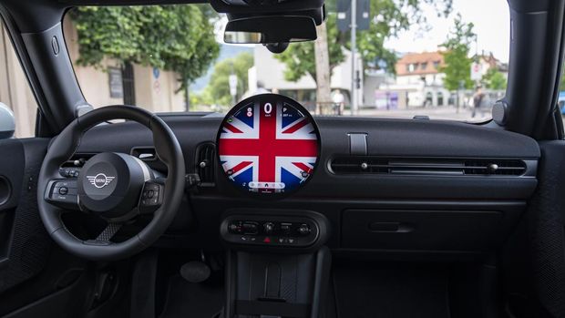 MINI Cooper Oxford Edition resmi meluncur untuk memperingati perjalanan MINI MINI Cooper Oxford Edition resmi meluncur untuk memperingati perjalanan MINI