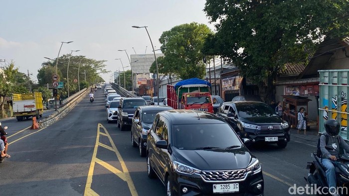 Mobil wisatawan mulai tinggalkan Kota Malang
