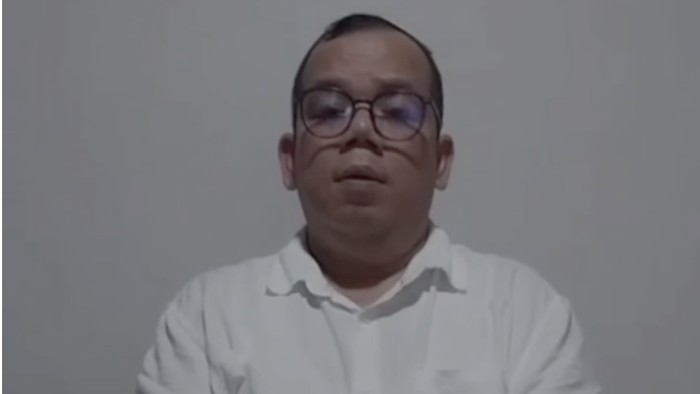 Pemotor lawan arah di Jaktim minta maaf usai viral pukul polisi. (dok. @polisipoesat)