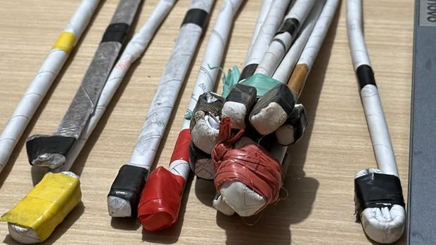 Polsek Tallo mengamankan alat permainan dari kertas yang sempat disebut sebagai busur panah.