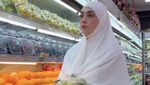 Potret Celine Evangelista saat Belanja Buah hingga Kulineran di Madinah