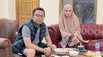 Potret Celine Evangelista saat Belanja Buah hingga Kulineran di Madinah