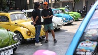 VW Beetle dikenal sebagai mobil legendaris dengan mesin boxer berpendingin udara yang menjadi ciri khasnya selama puluhan tahun.