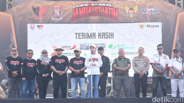 Ribuan pecinta Yamaha RX King dari berbagai daerah di Indonesia memadati GOR Jayabaya, Kota Kediri,