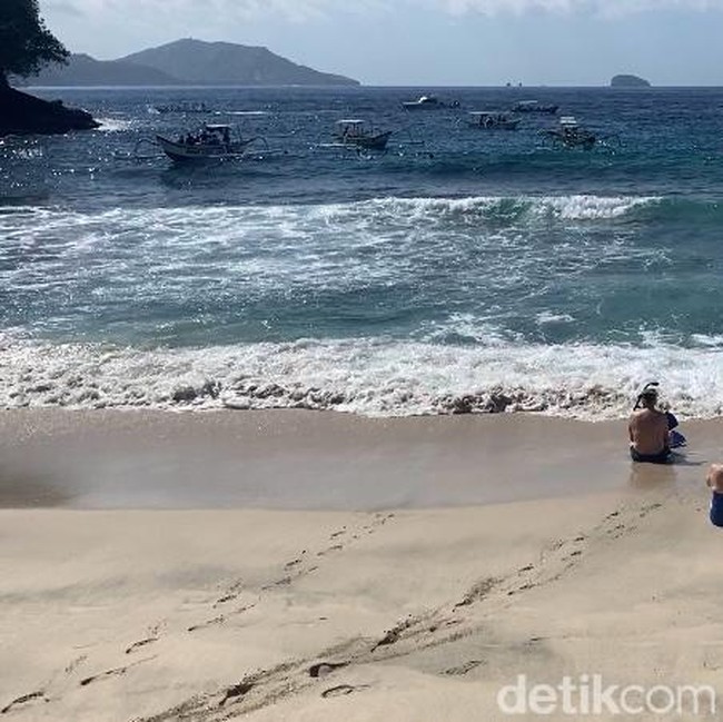 Potret Pantai Blue Lagoon Viral gegara Video Turis Ngaku Diusir Pemilik Warung