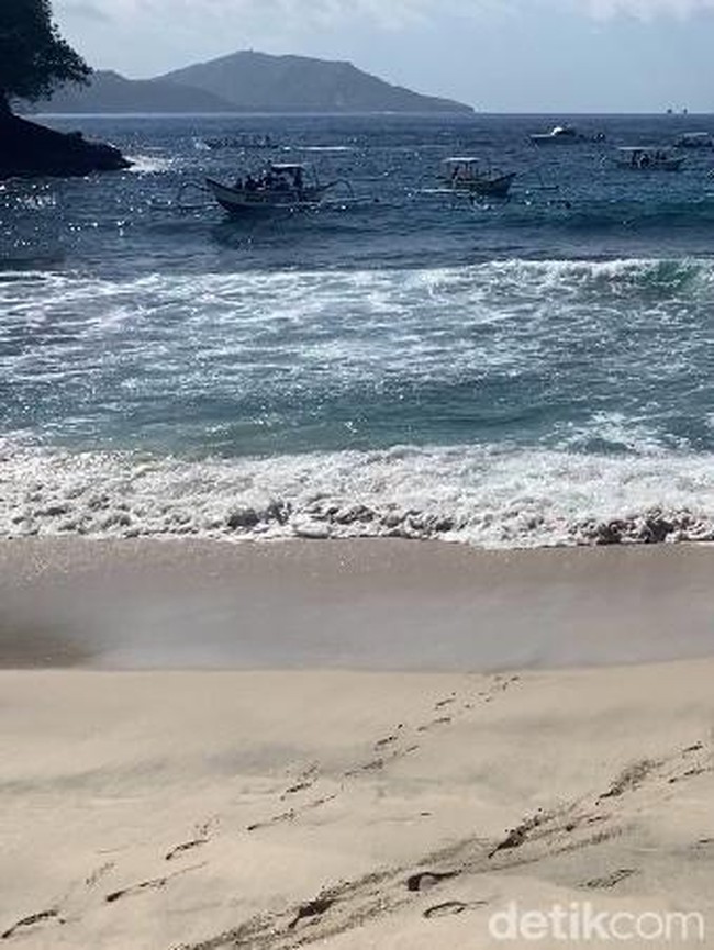 Potret Pantai Blue Lagoon Viral gegara Video Turis Ngaku Diusir Pemilik Warung