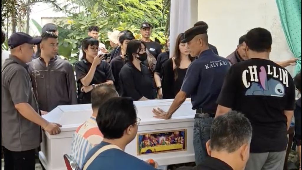 Video Suasana Rumah Duka Temon: Cak Lontong-Caisar Melayat