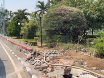Penampakan Tembok Taman Tugu Muda Jebol Diseruduk Sedan