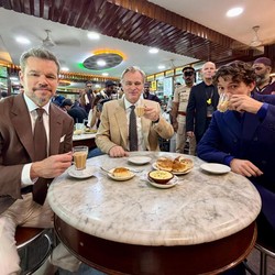 Saat Nolan Cs Nikmati Chai Sebelum Premiere The Odyssey di Mumbai