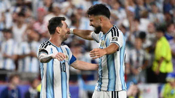KANSAS CITY, MISSOURI - JULY 11:  Lionel Messi #10 and Jose Manuel Lopez #21 of Argentina celebrate at the end of the FIFA World Cup 2026 Quarter Final match between Argentina and Switzerland at Kansas City Stadium on July 11, 2026 in Kansas City, Missouri. (Photo by Bill Barrett/ISI Photos/ISI Photos via Getty Images)