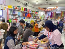Toko ATK di Kota Malang Laris Manis Jelang Tahun Ajaran Baru