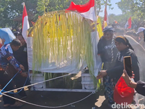 Masyarakat Pantai Sidem Tulungagung Gelar Upacara Adat Larung Sembonyo