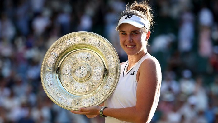 LONDON, ENGLAND - JULY 11: Linda Noskova of Czechia poses for a photo with the Venus Rosewater Dish after victory against Karolina Muchova of Czechia in their Ladies Singles final match on day thirteen of The Championships Wimbledon 2026 at All Engl