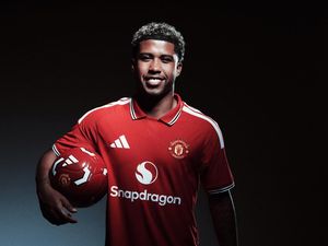 Paul Scholes Geleng-geleng Kepala Lihat MU Beli Pemain Ini