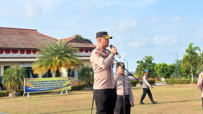 AKBP Pradana Aditya Nugraha saat memimpin apel
