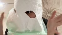 Gaya Kocak Amanda Manopo Ganti Pampers Baby Zac, Pakai Tameng Alas Popok