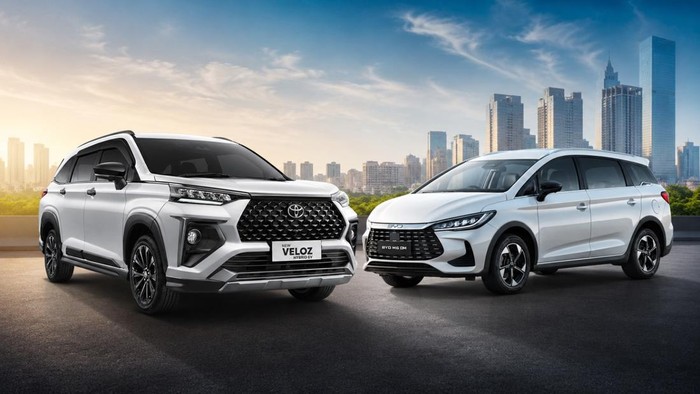 BYD M6 DM vs Toyota Veloz Hybrid