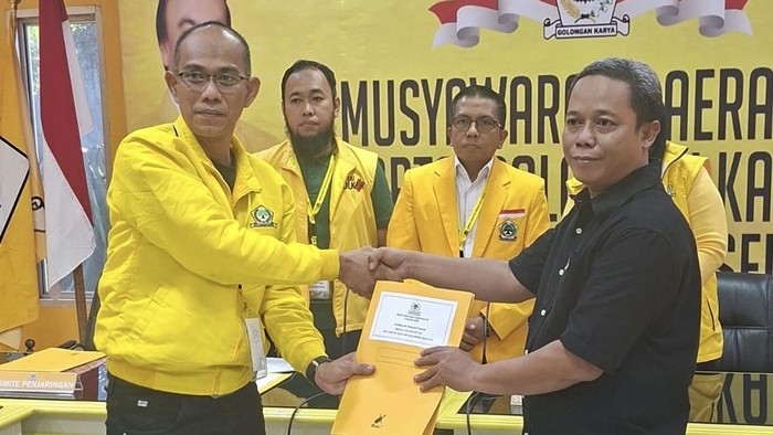 Wali Kota Makassar Munafri Appi Arifuddin resmi mengambil formulir pendaftaran bakal calon ketua Golkar Sulsel.