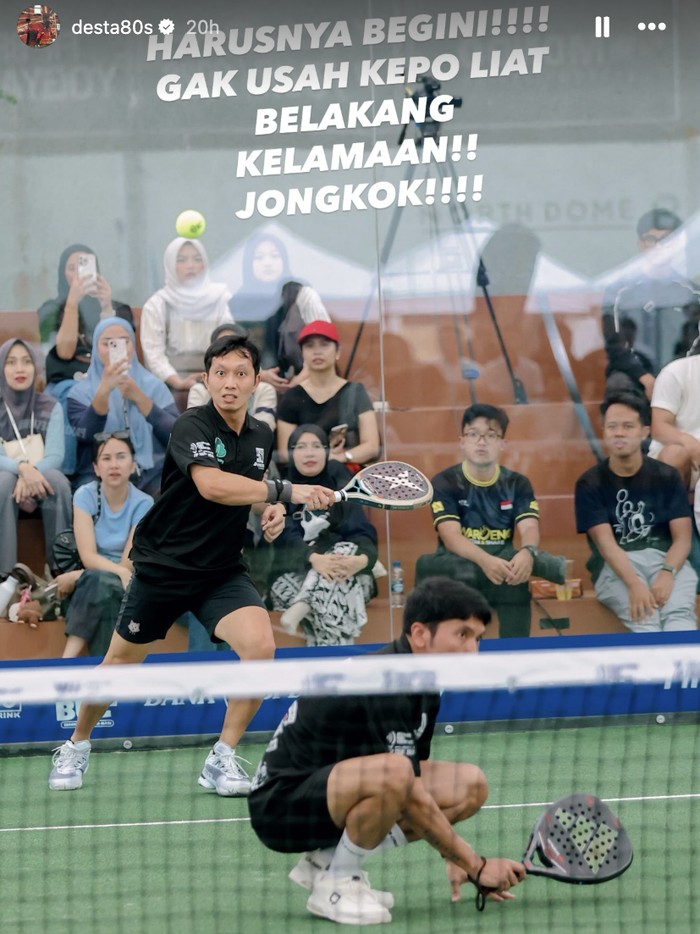 Mata Desta kena bola padel.