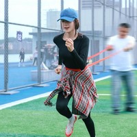 Alih-alih menaikkan berat badan, Dilraba Dilmurat mengaku hanya melakukan muscle-building training untuk membentuk massa ototnya. Tak hanya itu, ia juga melakukan tanning agar kulitnya terlihat lebih gelap. Foto: Weibo