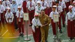 Fenomena Hari Pertama Sekolah: Siswa Mengantuk, Lemas, hingga Harus Ditandu