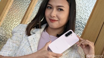 Tampilan cantik Galaxy A27 Light Pink. Foto: Adi FR/detikINET