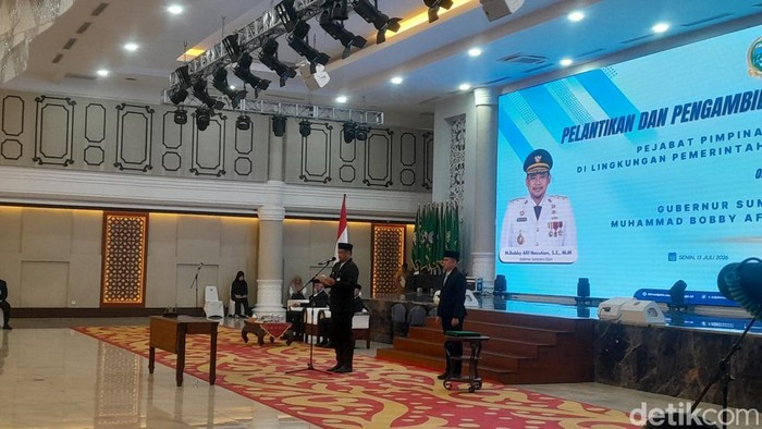 Gubsu Bobby Nasution saat sambutan di pelantikan eselon II (Nizar Aldi/detikSumut)