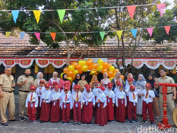Hari pertama Masa Pengenalan Lingkungan Sekolah (MPLS) di SD Negeri Wirosaban, Kota Yogyakarta.