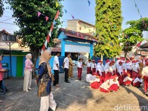 Ragam Cerita Ortu Bersamai Anak MPLS, Bapak Ini Izin Kerja buat Antar ke Sekolah