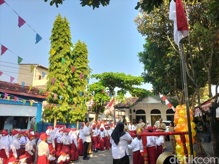 Hari pertama Masa Pengenalan Lingkungan Sekolah (MPLS) di SD Negeri Wirosaban, Kota Yogyakarta.